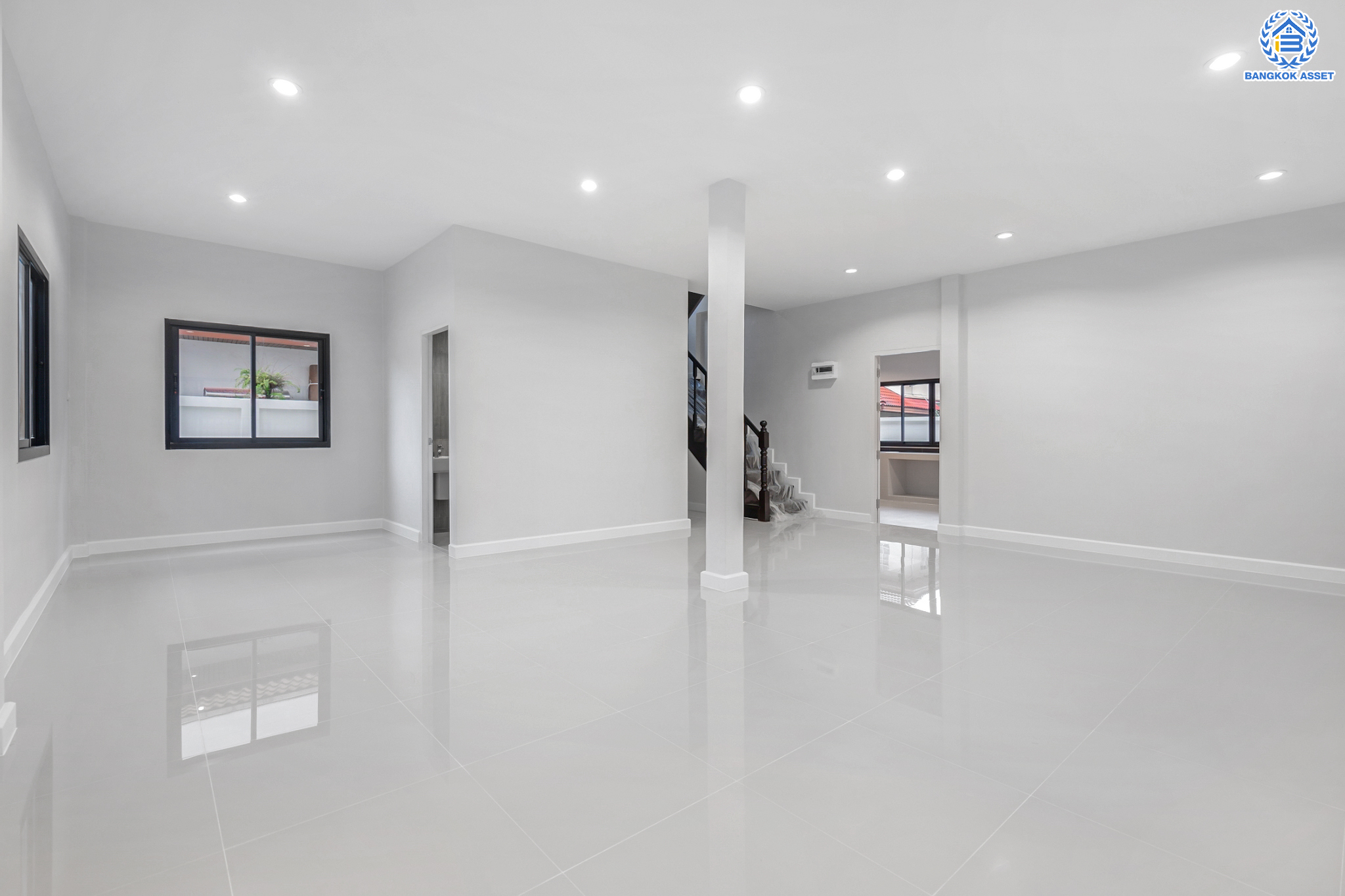 บ้านมือสองตกแต่งใหม่ ม.บ้านสาวิตรี พุทธมณฑลสาย3 หลังมุม เนื้อที่ 54.2 ตร.ว. ฟังก์ชัน 3 ห้องนอน 2 ห้องน้ำ จอดรถได้ 2 คัน บนทำเลใกล้ทางคู่ขนานลอยฟ้าบรมราชชนนี ม.มหิดล เซ็นทรัลศาลายา และรายล้อมด้วยสิ่งอำนวยความสะดวกครบ!…